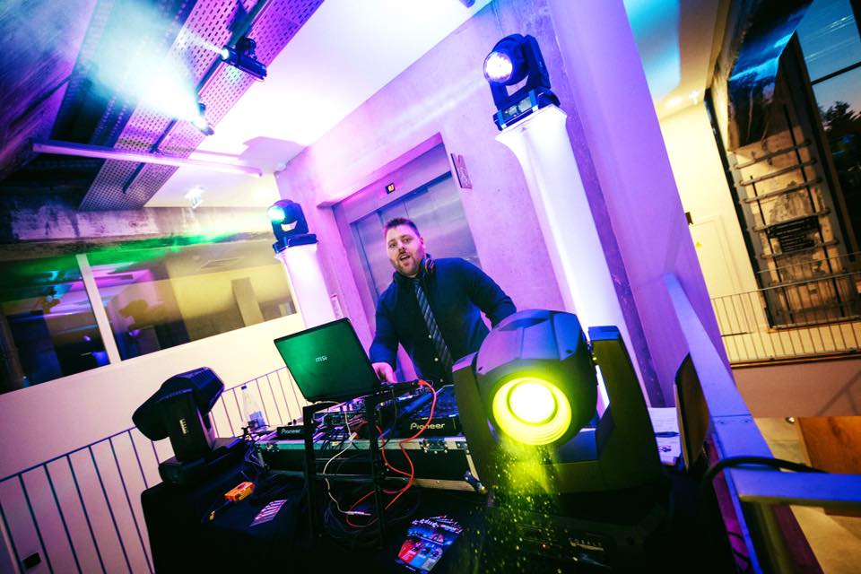 Dimension DJ Animations DJ Location de matériel Ecole de DJ dans